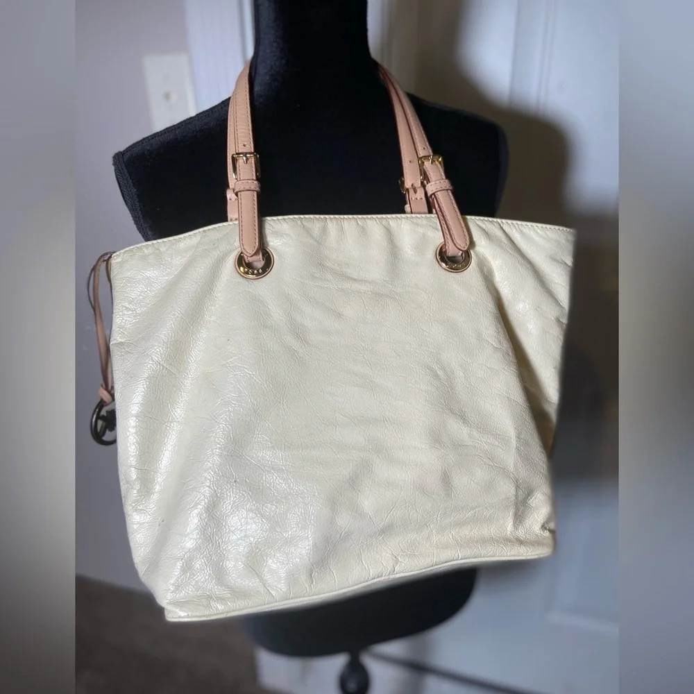 Michael Kors~Soft~Shiny~Cream~Leather~Tote Bag~Dual Adjustable Straps~Logo Charm